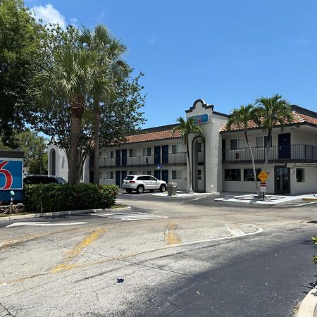 Motel 6 Riviera Beach Fl ภายนอก รูปภาพ