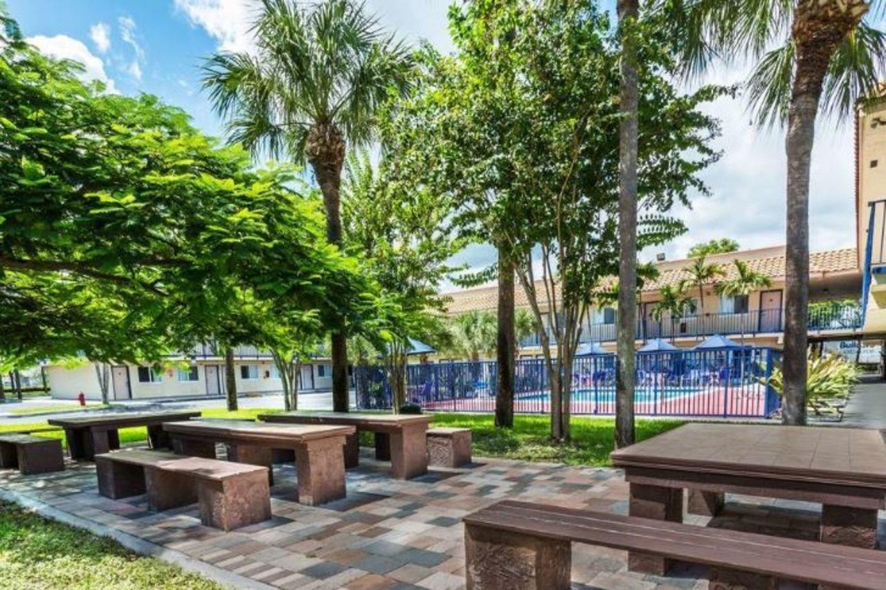Motel 6 Riviera Beach Fl ภายนอก รูปภาพ