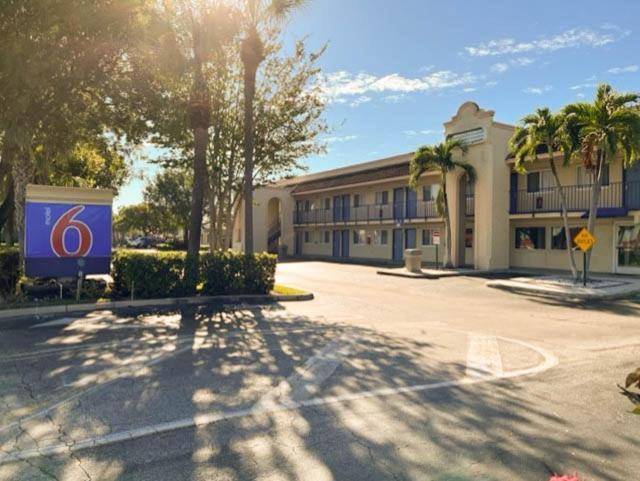 Motel 6 Riviera Beach Fl ภายนอก รูปภาพ