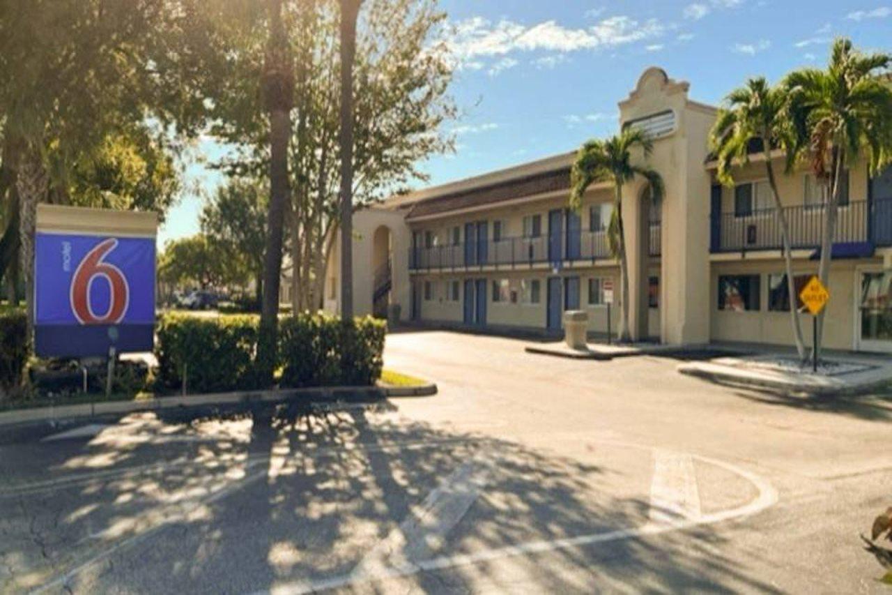 Motel 6 Riviera Beach Fl ภายนอก รูปภาพ